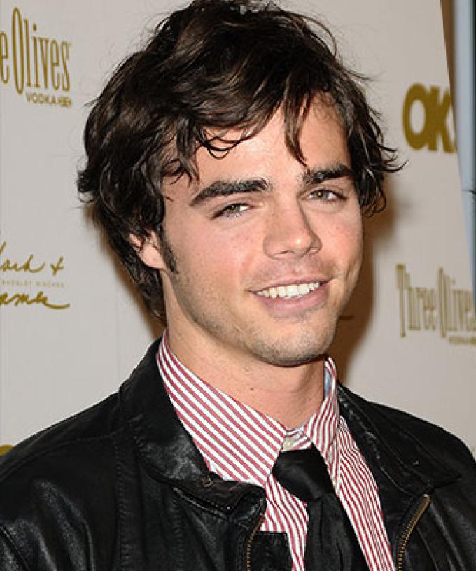 Modern Family Actor Reveals Plastic Surgery Obsession