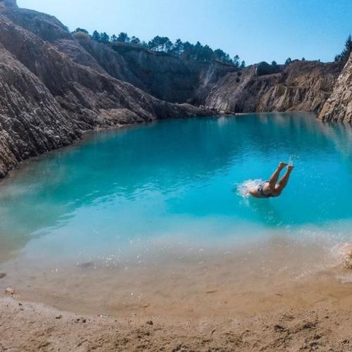 Instagram 'Influencers' Get Sick After Swimming In Pretty Lake That's Actually Toxic