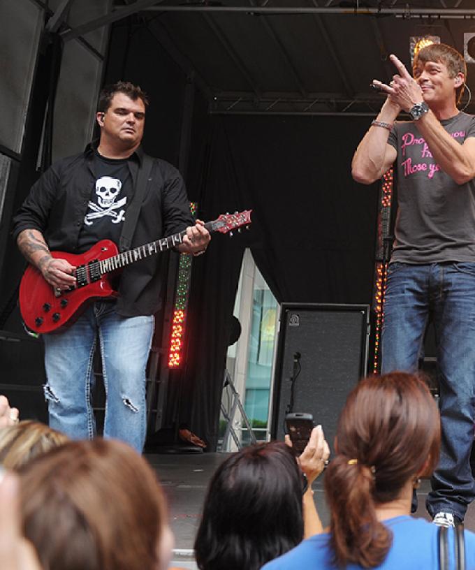 Heartbreaking News For Family Of 3 Doors Down Star
