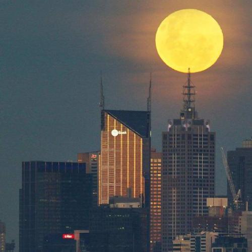The Ultimate Spots To See Tonight's Supermoon In Melbourne