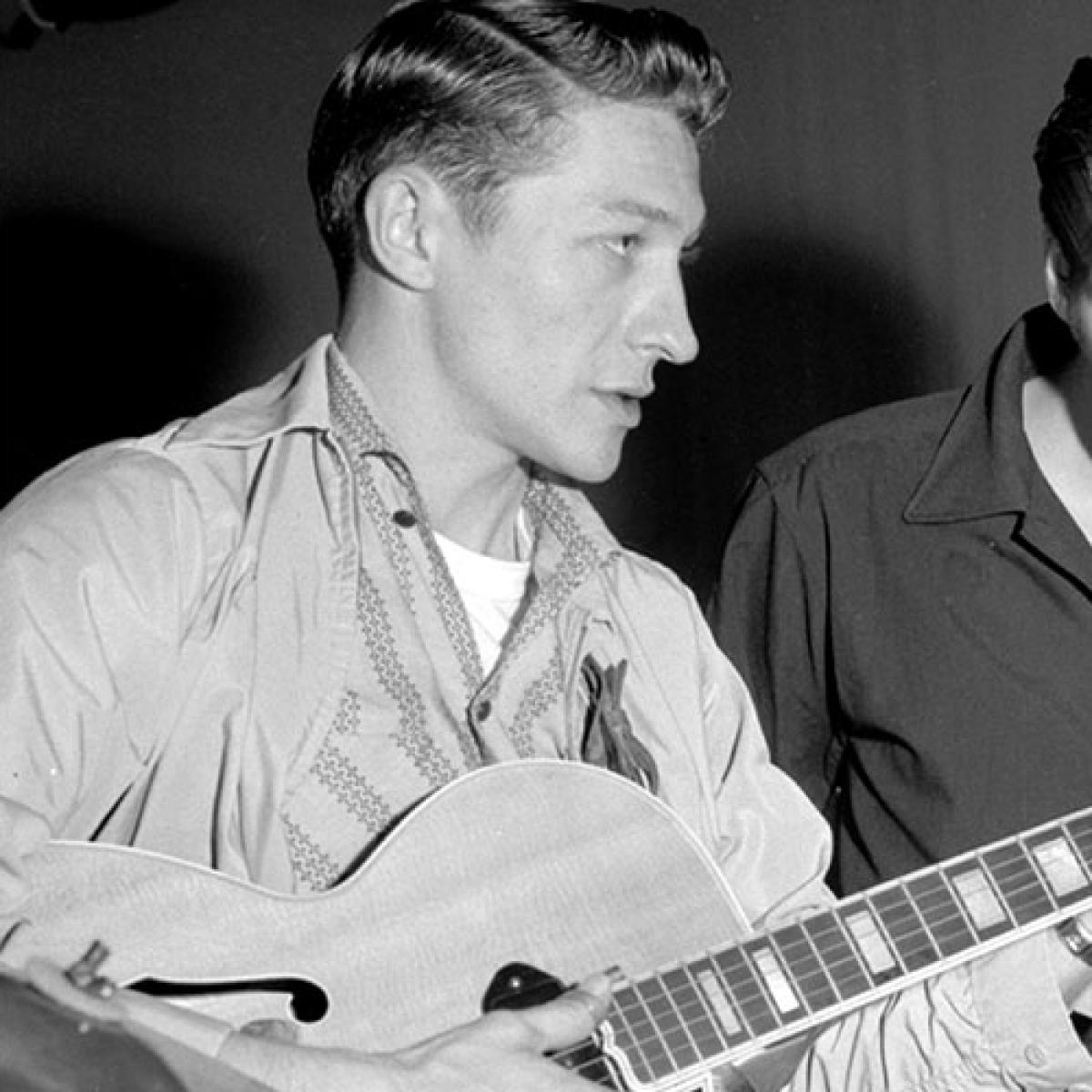 Elvis's first guitarist Scotty Moore dies