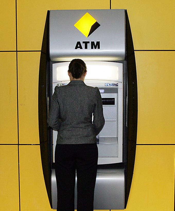 Commonwealth Bank Goes Down With Customers Unable To Make ...