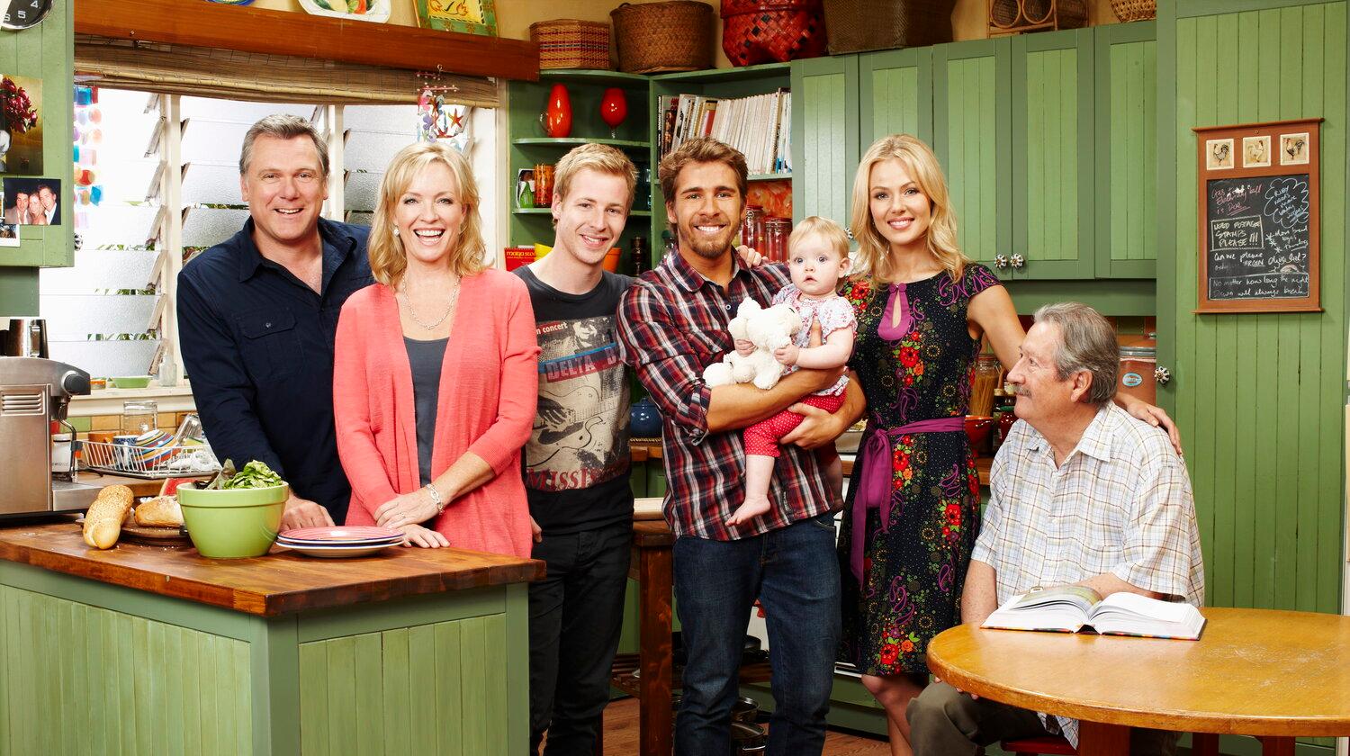 Melbourne Bride Makes Amazing Wedding Cake Using 4 Woolies Cakes