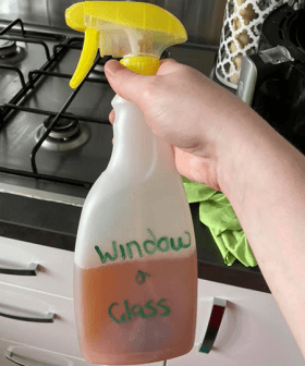 One Mum's DIY Glass Cleaning Hack Has Gone Viral & All She Used Was Tea Bags