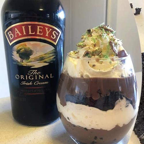 Australia Is Going Nuts For This Baileys PARFAIT Out Of A Woolies Mudcake!