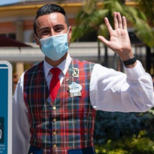At Disney World, You Are No Longer Allowed To Eat Or Drink While Walking