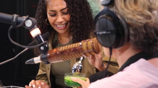 Paulini Tries Amanda Keller's 'Peas In Jelly'