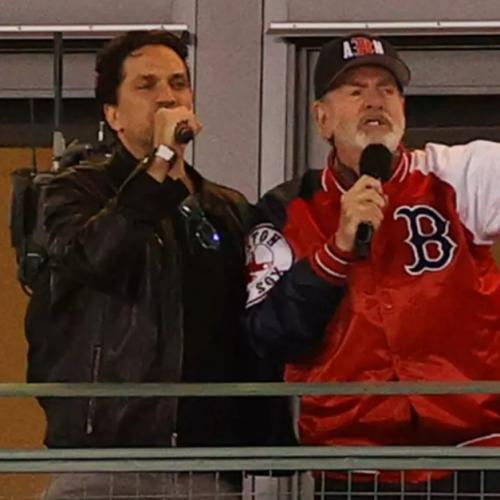 Neil Diamond Sings 'Sweet Caroline' In Rare Public Appearance At Baseball Game