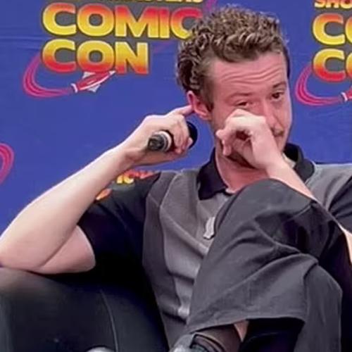 Stranger Things' Joseph Quinn Moved To Tears By Appreciative Fan