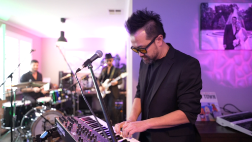Pseudo Echo Takes Over A Kitchen!