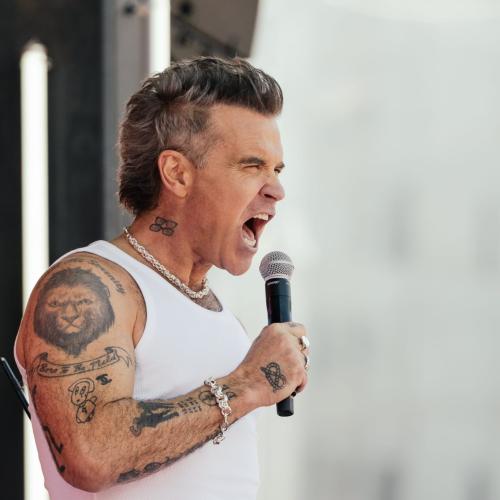 Highlights From Robbie Williams' Surprise Gig!